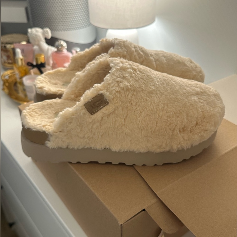 RARE UGG Sugar Fuzz Slides